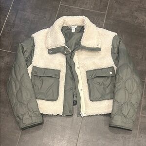 Athleta Cream Sherpa and army green Quilted Jacket. Size Small